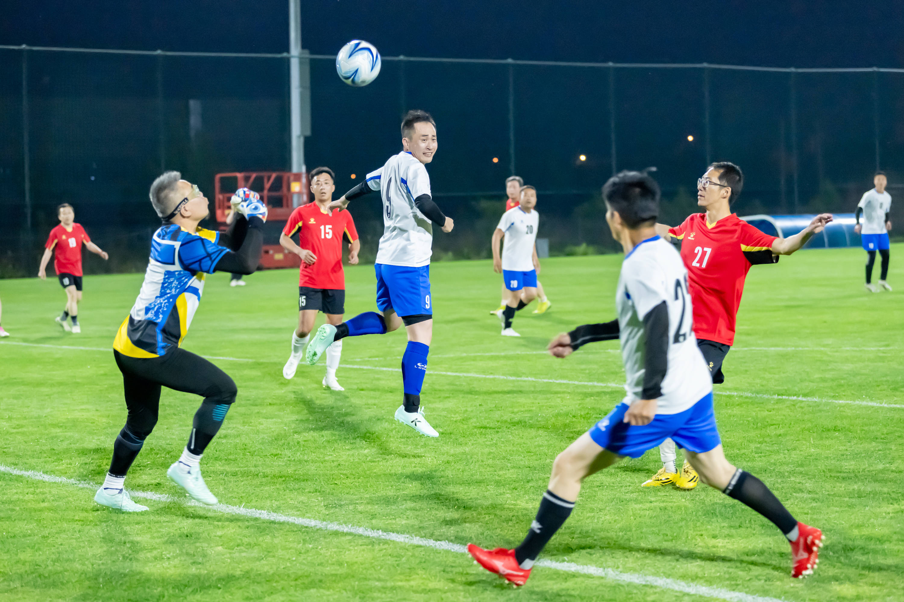 超巨抱团 超巨抱团